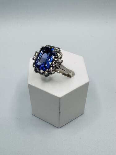 Tanzanite & Diamond Set Ring