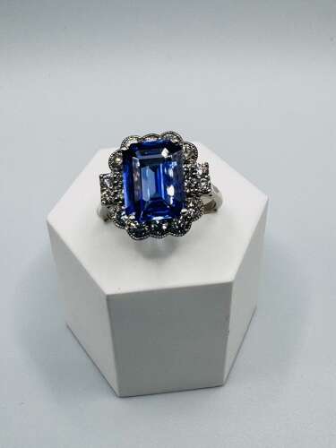 Tanzanite & Diamond Set Ring