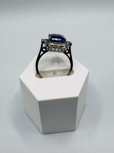 Tanzanite & Diamond Set Ring
