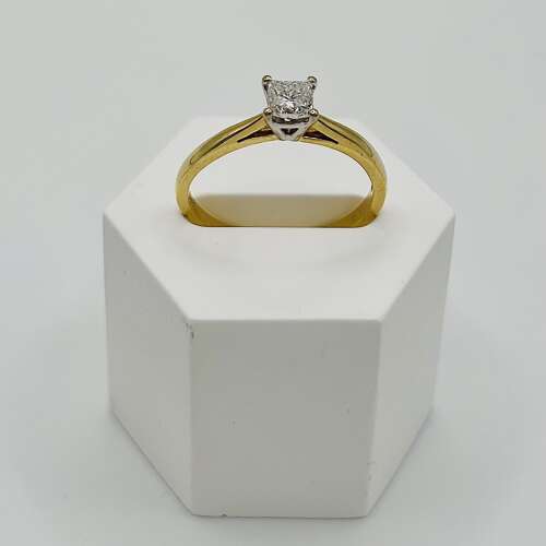 PRINCESS CUT SOLITAIRE